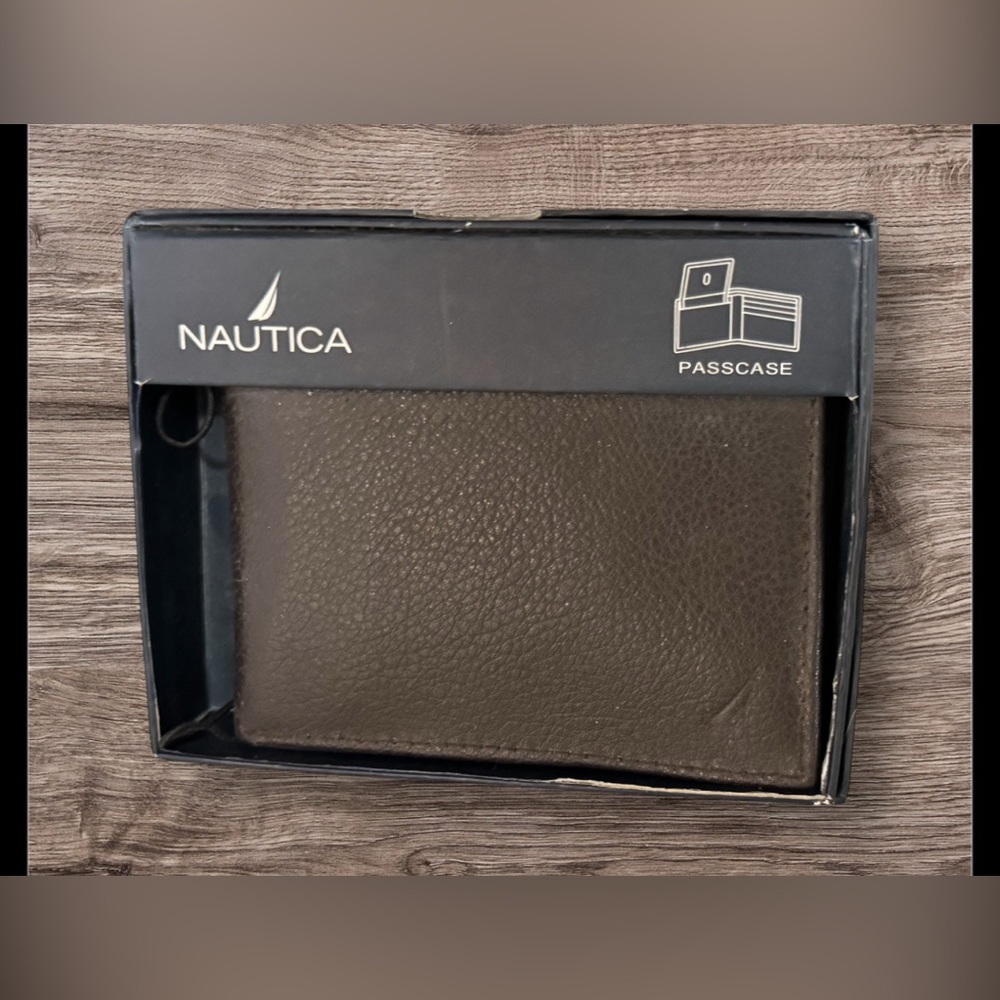 NWT men’s Nautica Bifold Leather Wallet Brown